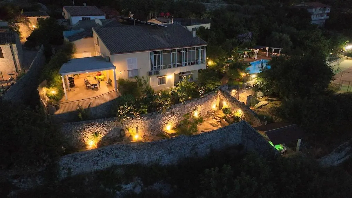 Villamodica A Family Villa 20 Min From The Beach 意大利