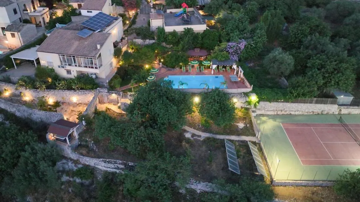 Villamodica A Family Villa 20 Min From The Beach 意大利